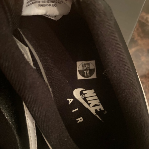 Black and white air forces - Picture 2 of 5